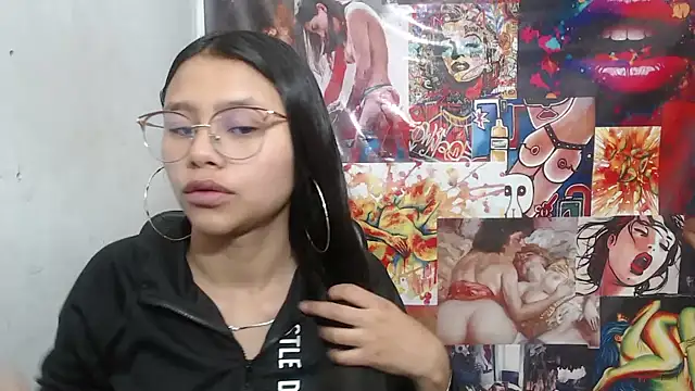 Snapshot of SofieLove_01 chatting on 10.19.25 SofieLove 01 online show from 10.19.25