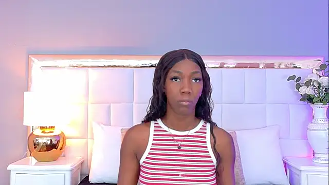 Snapshot of MadeleineHocker chatting on 09.17.25 MadeleineHocker online show from 09.17.25