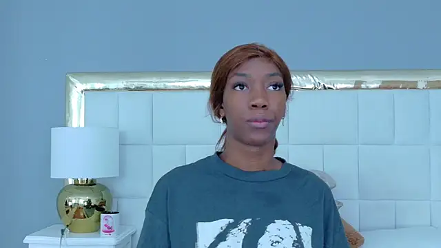 Snapshot of MadeleineHocker chatting on 10.04.25 MadeleineHocker online show from 10.04.25