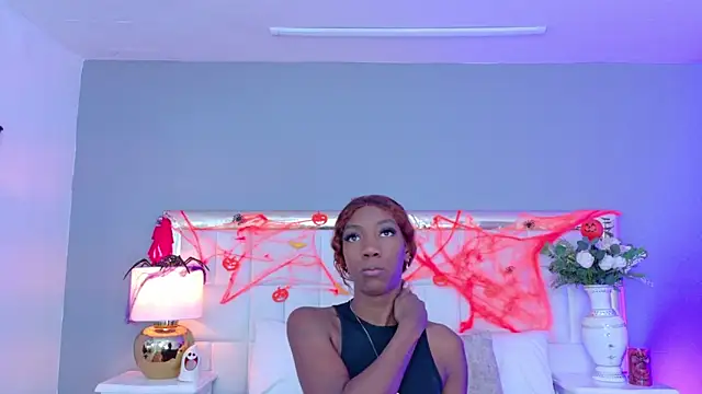 Snapshot of MadeleineHocker chatting on 10.23.25 MadeleineHocker online show from 10.23.25