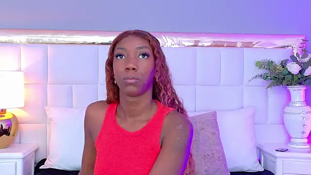 Snapshot of MadeleineHocker chatting on 11.04.25 MadeleineHocker online show from 11.04.25