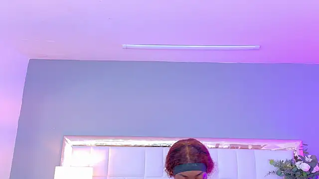 Snapshot of MadeleineHocker chatting on 11.06.25 MadeleineHocker online show from 11.06.25