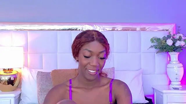 Snapshot of MadeleineHocker chatting on 11.08.25 MadeleineHocker online show from 11.08.25