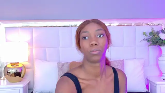 Snapshot of MadeleineHocker chatting on 11.18.25 MadeleineHocker online show from 11.18.25