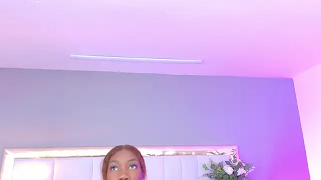 Snapshot of MadeleineHocker chatting on 11.19.25 MadeleineHocker online show from 11.19.25