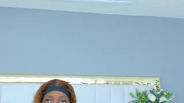 Snapshot of MadeleineHocker chatting on 11.22.25 MadeleineHocker online show from 11.22.25