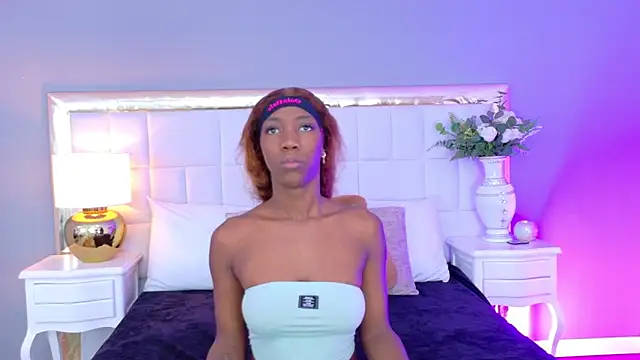 Snapshot of MadeleineHocker chatting on 11.23.25 MadeleineHocker online show from 11.23.25