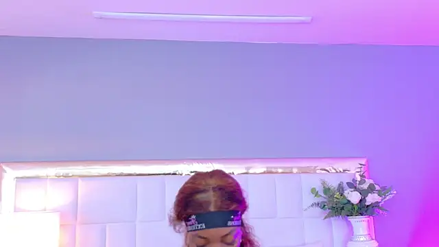 Snapshot of MadeleineHocker chatting on 11.24.25 MadeleineHocker online show from 11.24.25