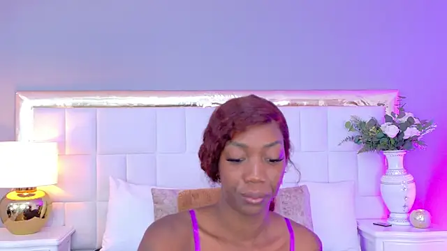 Snapshot of MadeleineHocker chatting on 12.04.25 MadeleineHocker online show from 12.04.25