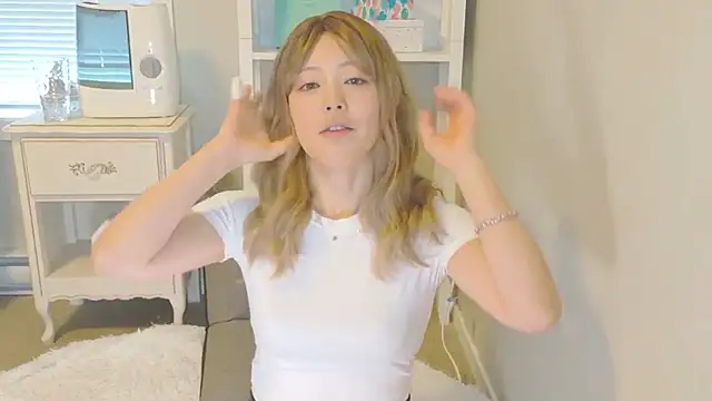 Nana with online show from 11.09.25