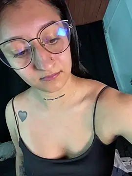 EVAH LEE  online show from 06.06.26