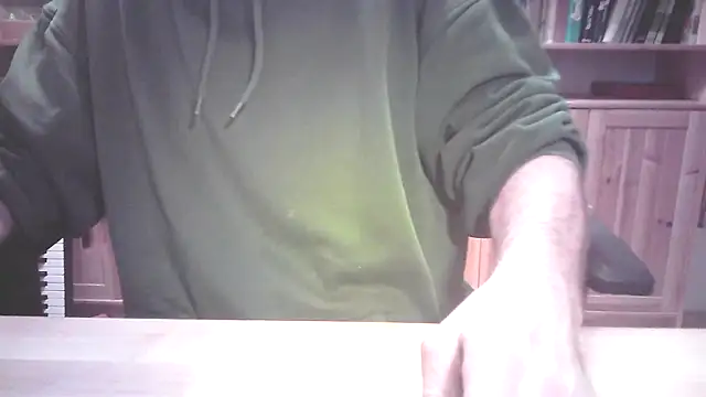 Snapshot of boy40bi chatting on 12.01.25 boy40bi online show from 12.01.25