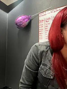 Snapshot of JuliethaDemon_ chatting on 11.17.25 JuliethaDemon online show from 11.17.25