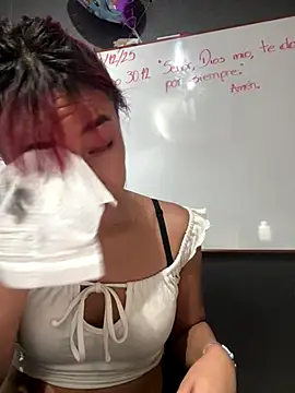 Snapshot of JuliethaDemon_ chatting on 12.04.25 JuliethaDemon online show from 12.04.25