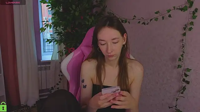 Snapshot of Miche1le_Allenne chatting on 06.28.26 Miche1le Allenne online show from 06.28.26