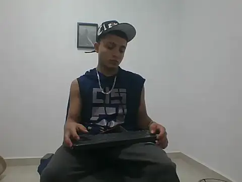 Snapshot of yissus_20_ chatting on 11.06.25 yissus 20 online show from 11.06.25