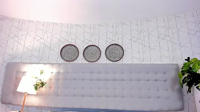 Snapshot of MiaCoopper chatting on 09.12.25 MiaCoopper online show from 09.12.25