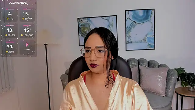 Snapshot of Sharon_breezee chatting on 10.10.25 Sharon breezee online show from 10.10.25