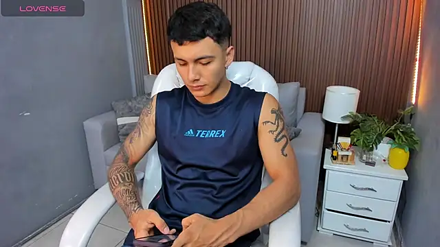 Leo santoro online show from 11.22.25