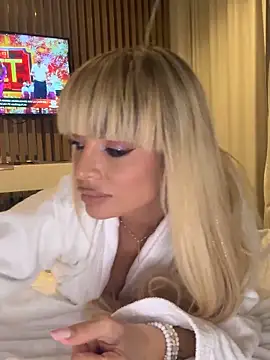 Snapshot of BOO_D chatting on 10.04.25 BOO D online show from 10.04.25