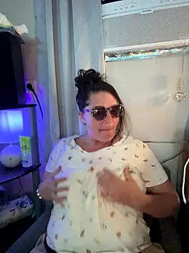 petalsexy online show from 10.25.25