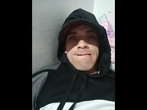 Snapshot of alex-golden chatting on 11.29.25 alex-golden online show from 11.29.25