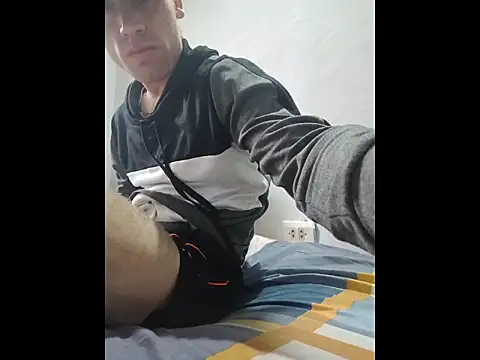 Snapshot of alex-golden chatting on 11.30.25 alex-golden online show from 11.30.25