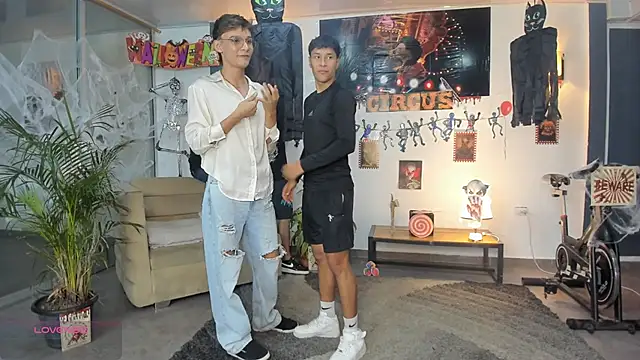 Bisexlifehot   online show from 10.24.25