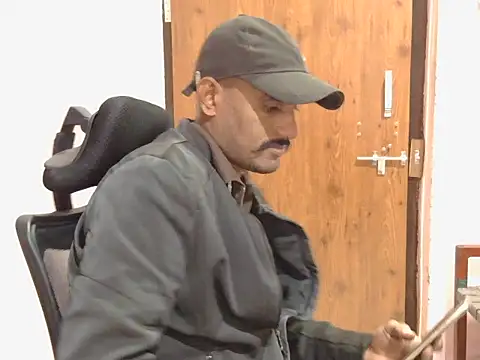 Snapshot of krishjaat43 chatting on 12.04.25 krishjaat43 online show from 12.04.25