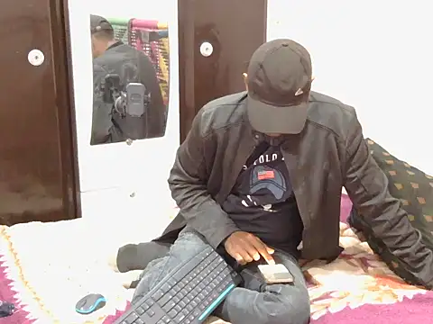 Snapshot of krishjaat43 chatting on 12.14.25 krishjaat43 online show from 12.14.25