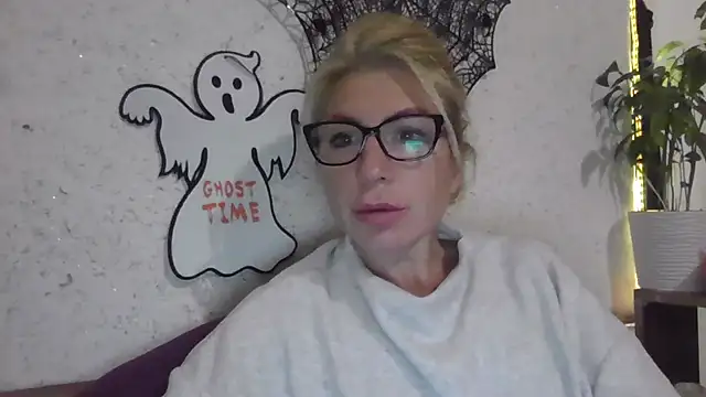 fox red lady7 online show from 10.29.25