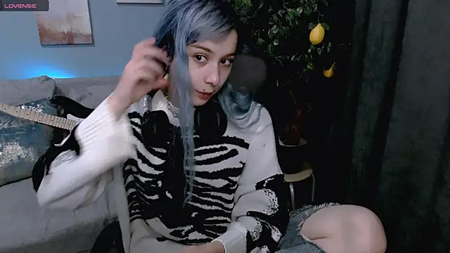 Snapshot of SophieAsh chatting on 09.26.25 SophieAsh online show from 09.26.25