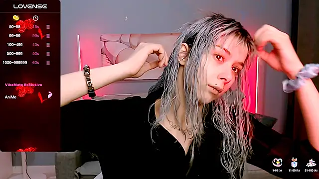 Snapshot of SophieAsh chatting on 10.12.25 SophieAsh online show from 10.12.25