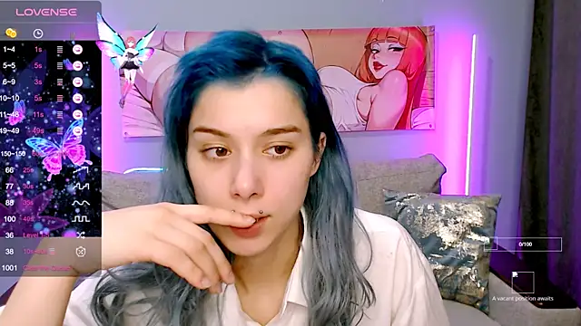 Snapshot of SophieAsh chatting on 10.21.25 SophieAsh online show from 10.21.25