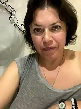 Snapshot of Kiravix chatting on 09.17.25 Kiravix online show from 09.17.25
