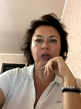 Snapshot of Kiravix chatting on 09.24.25 Kiravix online show from 09.24.25