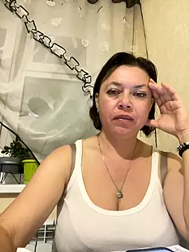 Snapshot of Kiravix chatting on 10.02.25 Kiravix online show from 10.02.25