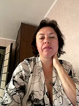 Snapshot of Kiravix chatting on 10.16.25 Kiravix online show from 10.16.25