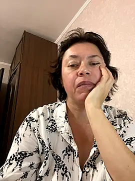 Snapshot of Kiravix chatting on 10.20.25 Kiravix online show from 10.20.25
