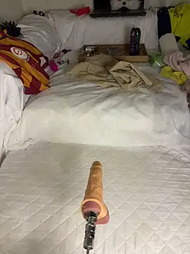 Ozge-SluttyScream69 online show from 12.22.25