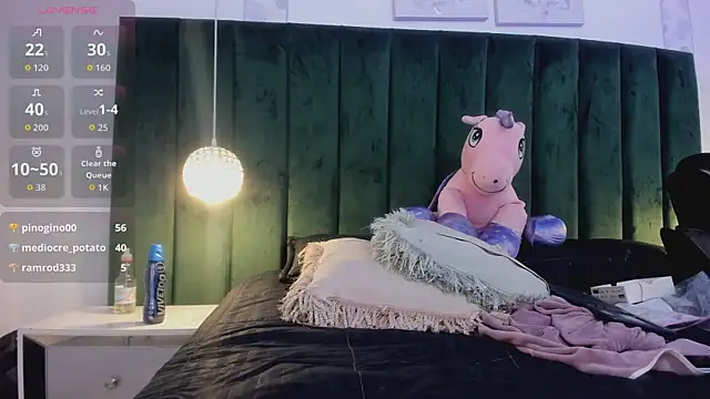 Snapshot of PaulinaGame chatting on 09.13.25 PaulinaGame online show from 09.13.25