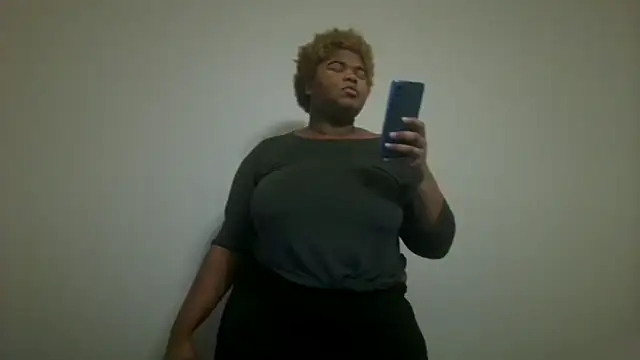 Snapshot of techprincessxx chatting on 11.14.25 techprincessxx online show from 11.14.25