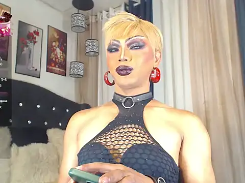 Snapshot of SmokingDomDiva chatting on 04.07.26 SmokingDomDiva online show from 04.07.26