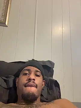 Snapshot of tyrek5051 chatting on 11.17.25 tyrek5051 online show from 11.17.25