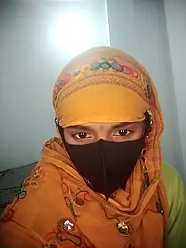 Snapshot of Sexey-Puja chatting on 09.24.25 Sexey-Puja online show from 09.24.25