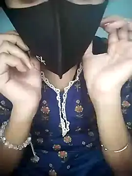 Snapshot of Sexey-Puja chatting on 09.29.25 Sexey-Puja online show from 09.29.25