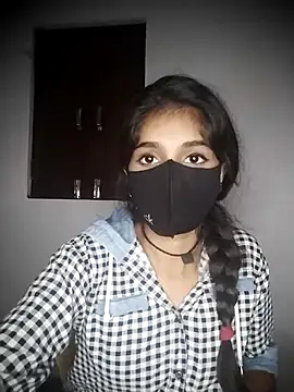 Snapshot of Sexey-Puja chatting on 10.17.25 Sexey-Puja online show from 10.17.25