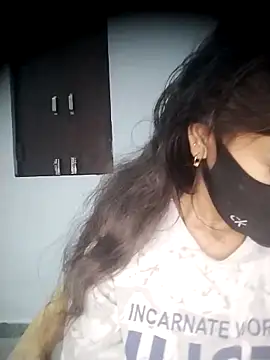 Snapshot of Sexey-Puja chatting on 10.27.25 Sexey-Puja online show from 10.27.25