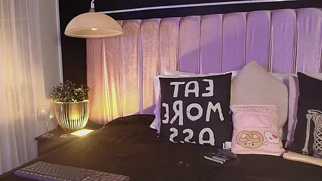 Snapshot of Dannyaa_ chatting on 10.04.25 Dannyaa online show from 10.04.25