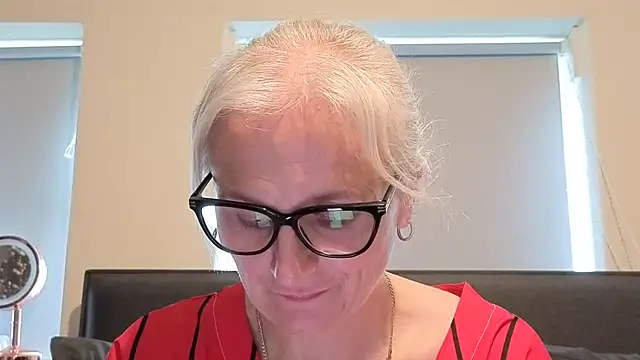 Snapshot of Velvet-Secrets chatting on 04.01.26 Velvet-Secrets online show from 04.01.26